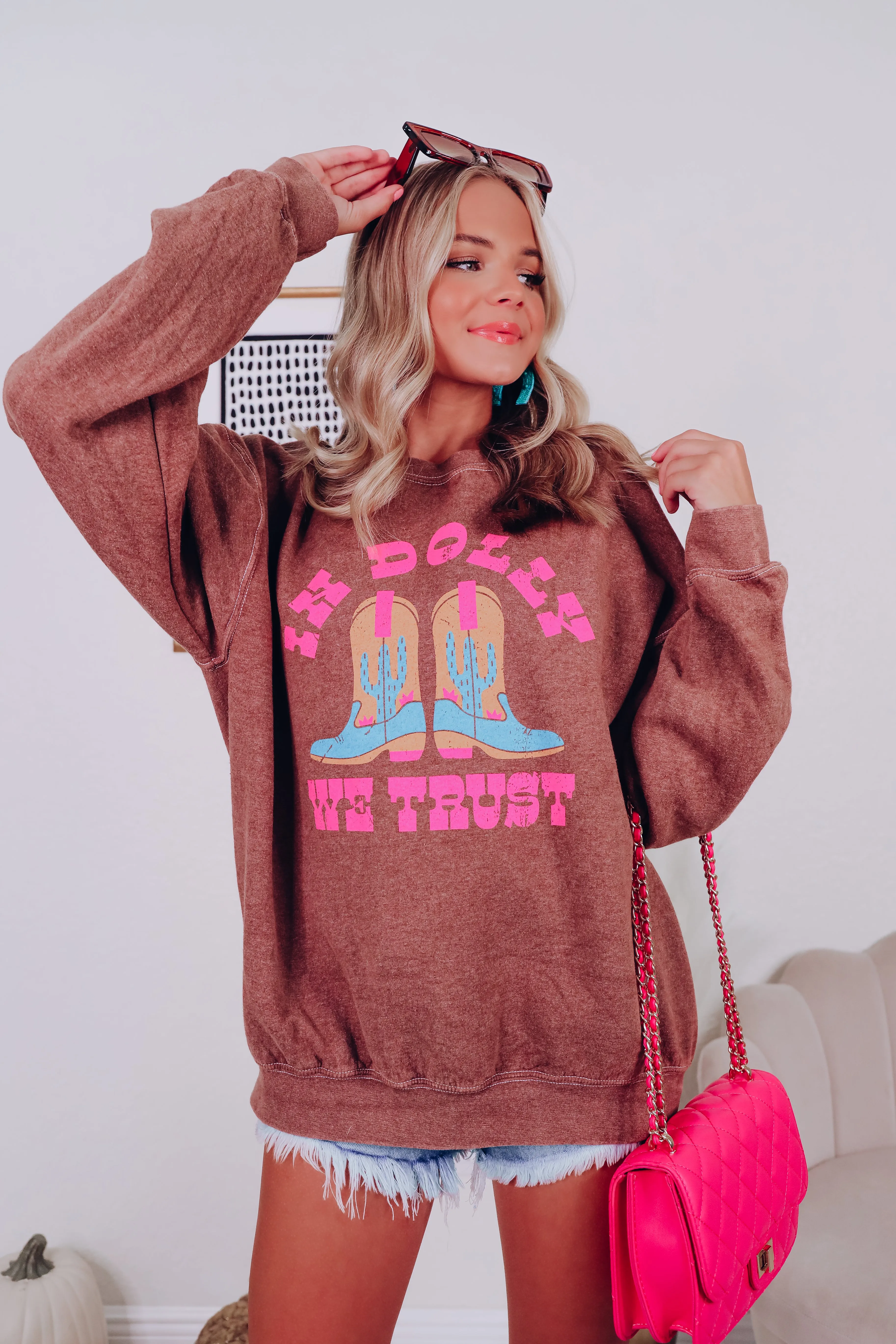 In Dolly We Trust Graphic Sweatshirt - Brown