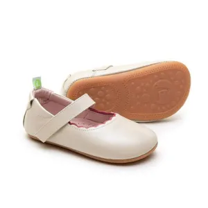 Roundy Shoes - Antique White / Fuchsia Shine (Baby)