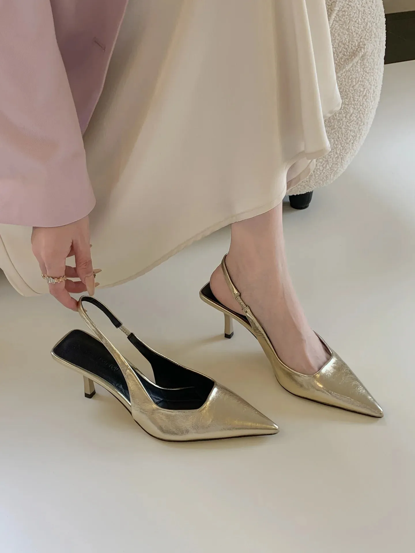 Uniwim Elegant Low Heeled Sandals Women Kitten Heels Spring Summer Gold Pumps Pointed Toe Wedding Office Ladies Shoes Slingback